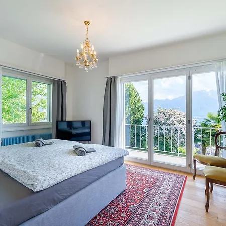 Rooms In Splendid Apartment With Parking-Stunning Lake View *