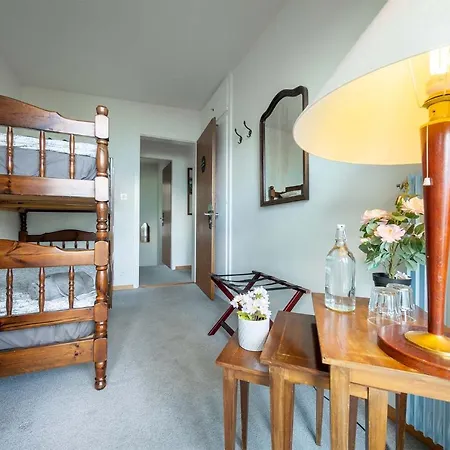 Rooms In Splendid Apartment With Parking-Stunning Lake View Guest house