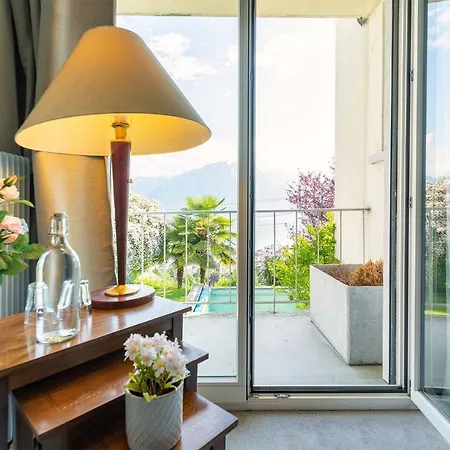 Rooms In Splendid Apartment With Parking-Stunning Lake View Guest house Montreux