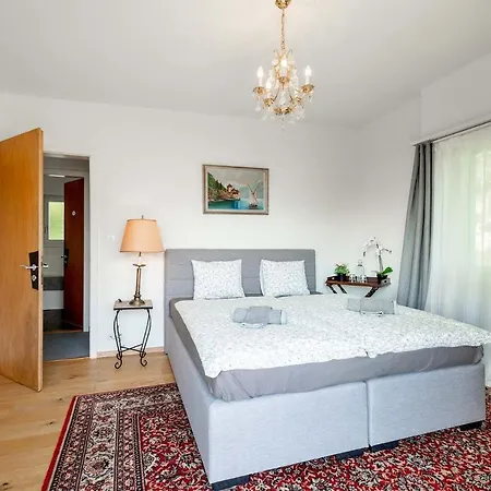 Rooms In Splendid Apartment With Parking-Stunning Lake View *